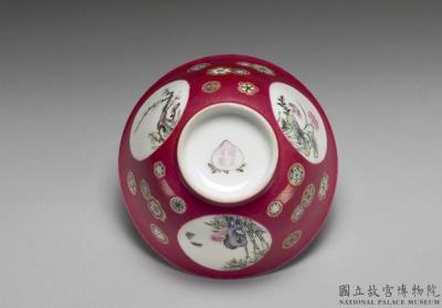 图片[3]-Bowl with flowers and bird in round panels in red ground of falangcai painted enamels, Qing dynasty, Yongzheng reign (1723-1735)-China Archive